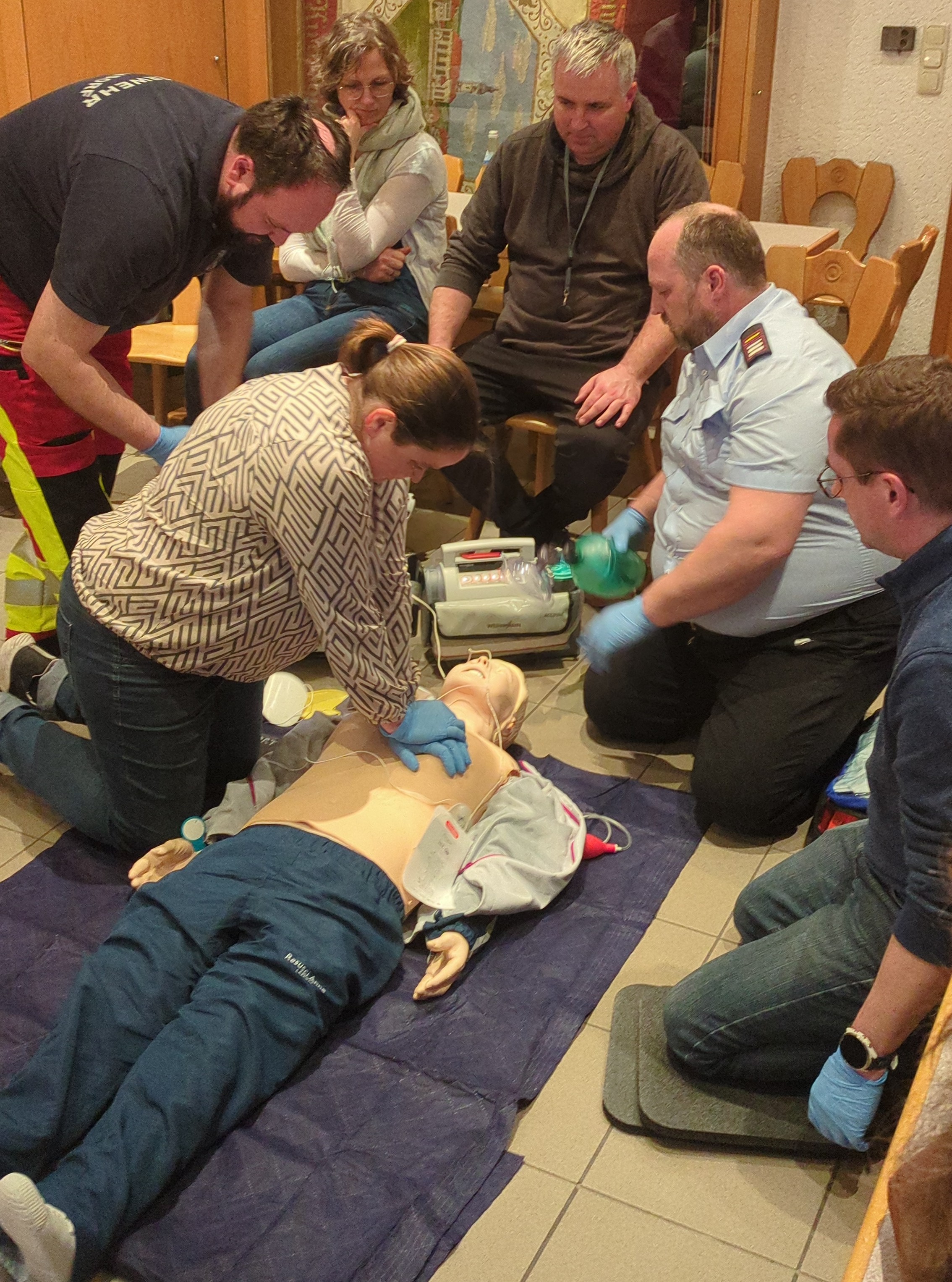 Erste Hilfe_AED (1).jpg